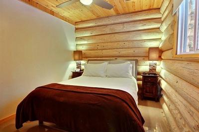 Chambre lit queen