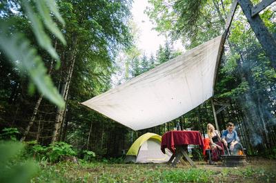 Camping avec abri à Bonaventure   © Dylan Page Photo