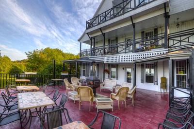 Terrasse et manoir