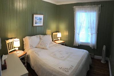 Chambre avec lit double   © M.Bergeron