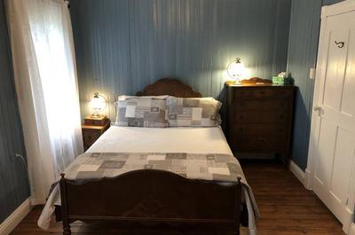 Chambre avec lit Queen   © M.Bergeron
