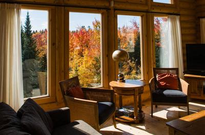 Salon   © Fiddler Lake Resort