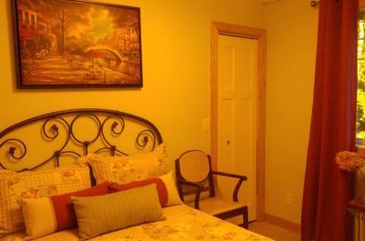Jolie chambre avec lit double