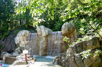 Le spa et la chute   © F.Fortier