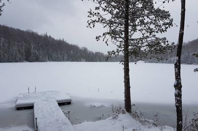 Vue du lac en hiver   © Chalet Nordique