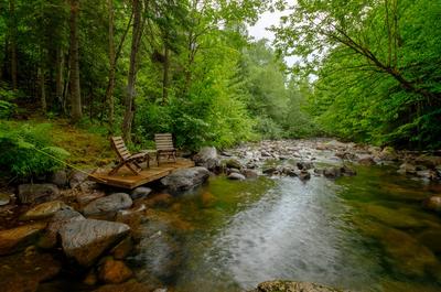 Patio sur la rivière