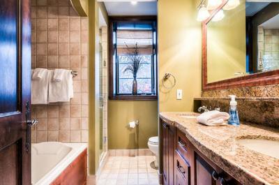 Salle de bain des maitres   © Tremblant Prestige