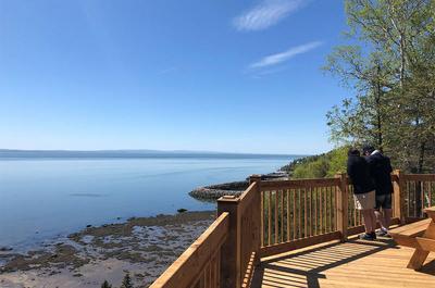 Le fleuve en toile de fond de votre pique-nique   © Ville La Malbaie