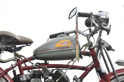Moto ancienne   © G.Morel