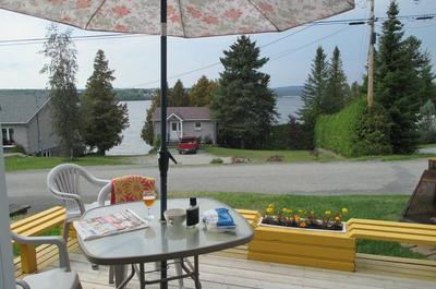 Patio et vue sur le lac