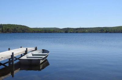 Lac et chaloupe   © J.Cormier