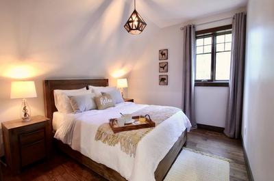 Chambre avec lit queen