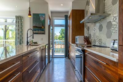 Cuisine toute équipée   © Home in Montreal