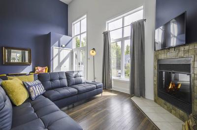Salon - Condo 113