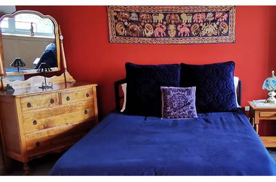 Chambre #2 - 1 lit Queen