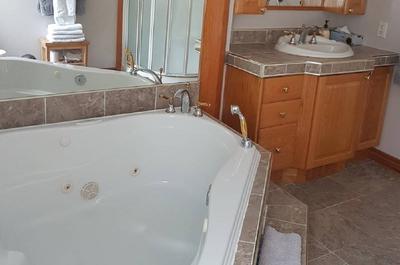 335 Bain a remous 2 places