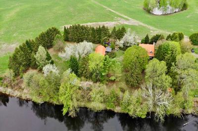 Propriété en bord de rivière   © F-X. Bleau