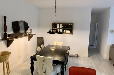 Salle à manger   © Refuge au pied de la falaise
