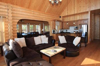 Salon   © Fiddler Lake Resort