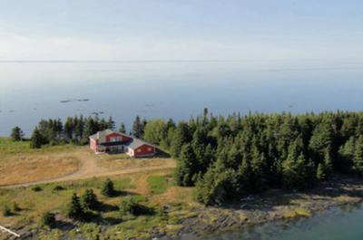 Bâtiment des cabines sur la presqu'ile