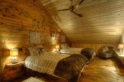 Chambre avec deux lits doubles   © C.Dandurand