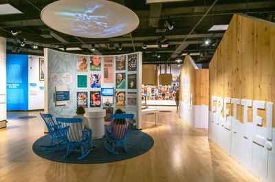 Exposition Attache ta tuque   © D.Lair