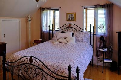 Chambre 1 Lit Queen   © D.Thibeault