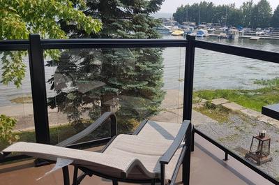 Sur le balcon Vue sur la marina