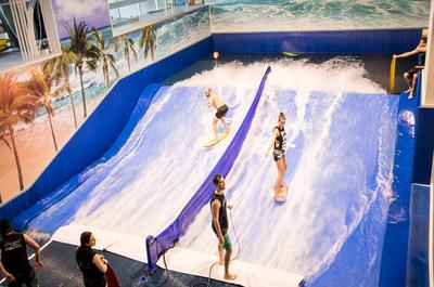 Maeva Surf Vague FlowRider au Centropolis Laval   © A.Lépine