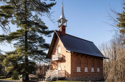 Visitez les bâtiments du Domaine seigneurial   © Parcs Canada