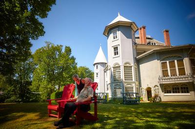 Chaises rouges   © Parcs Canada
