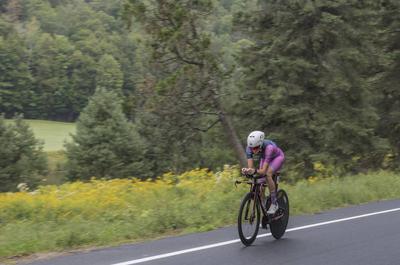 Athlète professionnelle en vélo   © J.Heon