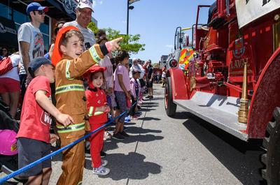 Grande Fête des pompiers de Laval - Parade   © V.Girard