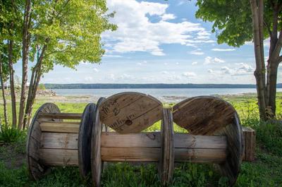 Terrasse sur le fleuve   © Charles-Edouard