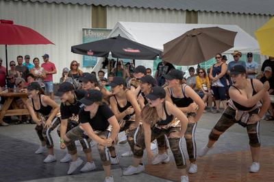 Prestation de la troupe A.D. Girls   © A.Caron