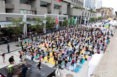 Activités gratuites sur la rue Ste-Catherine   © A.Saito