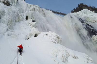 Escalade de glace aux Chutes Montmorency   © A.Vertefeuile