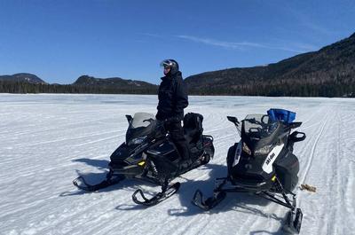 Traverse de lac vérifié par les clubs de motoneige