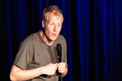 Humoriste en spectacle   © Howard-photo