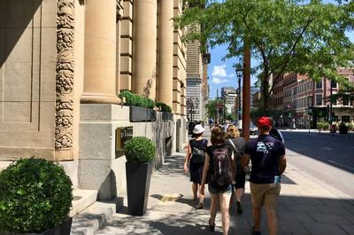 Visite à pied du Vieux-Montréal Ouest de Guidatour   © Guidatour