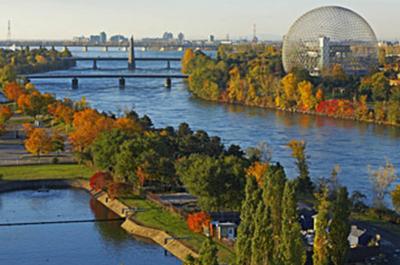 Montréal - Parc Jean-Drapeau sur fleuve St-Laurent