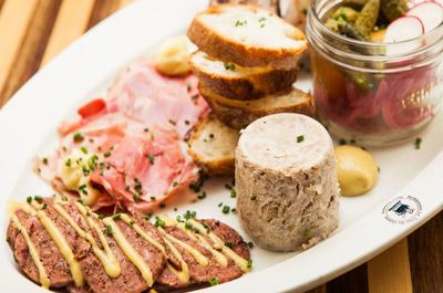 Assiette de cochonnailles   © Cyclopes Photographie