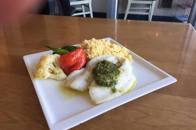 Table d'hôte variée - Mmorue sauce chimichurri