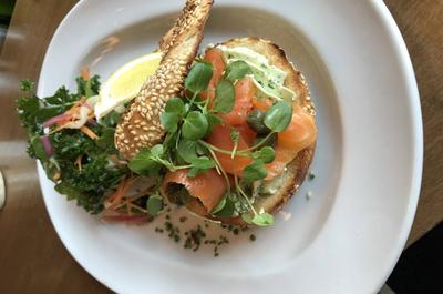 Bagel au saumon   © Café Le Petit Flore