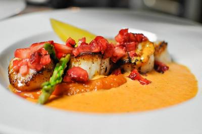 Pétoncles grillés   © Café Le Petit Flore