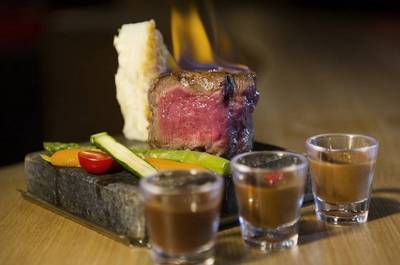 Filet mignon sur pierre volcanique