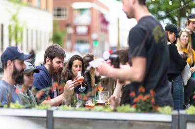 Terrasse   © Brasserie Isle de Garde inc.