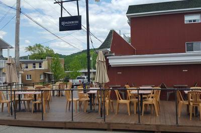 Terrasse   © Microbrasserie La Pécheresse