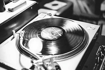 Le Record – bar à vinyles