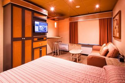 Chambre avec lit et sofa-lit